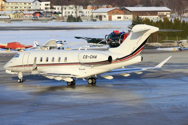 Canadair Challenger 350 (CS-CHA)