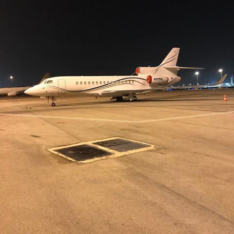 Dassault Falcon 8X (N225DL) - Parked at LLBG