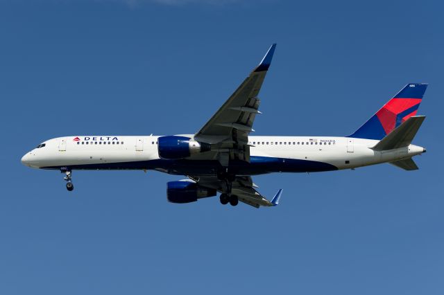 Boeing 757-200 (N686DA)