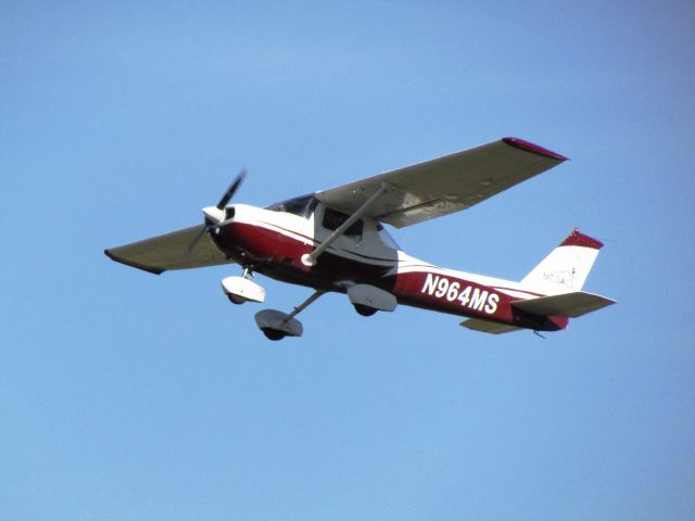 Cessna Commuter (N964MS) - Taking off RWY 26L