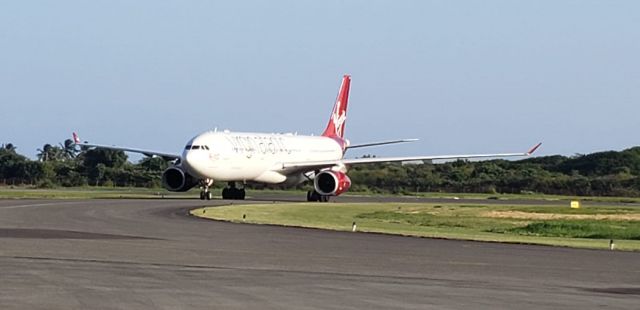 Airbus A330-300 (G-VINE)