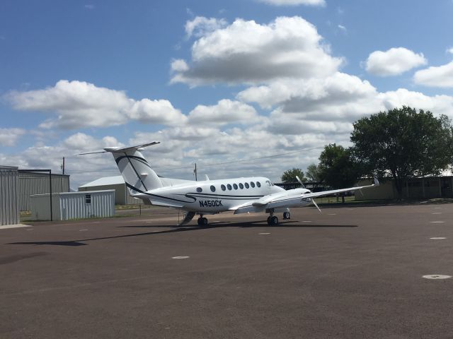 Beechcraft Super King Air 350 (N450CK)