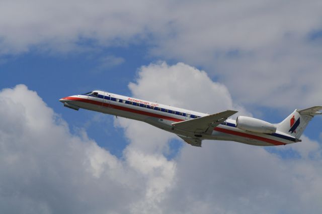 Embraer ERJ-135 (N847AE) - Leaving for Chicago OHare