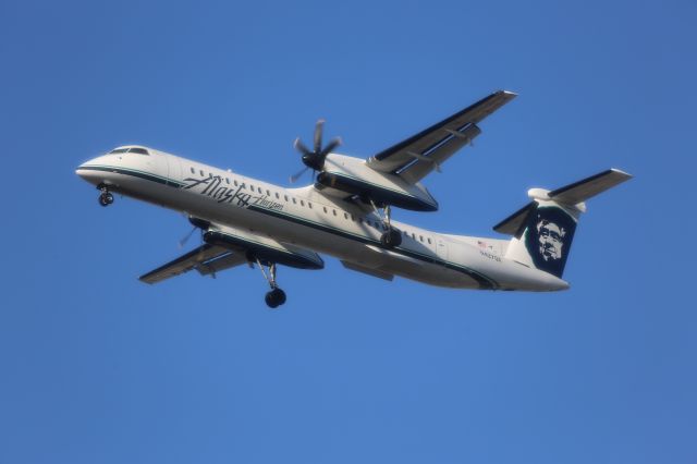 de Havilland Dash 8-400 (N427QX)