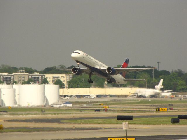 Boeing 757-200 (N614DL)