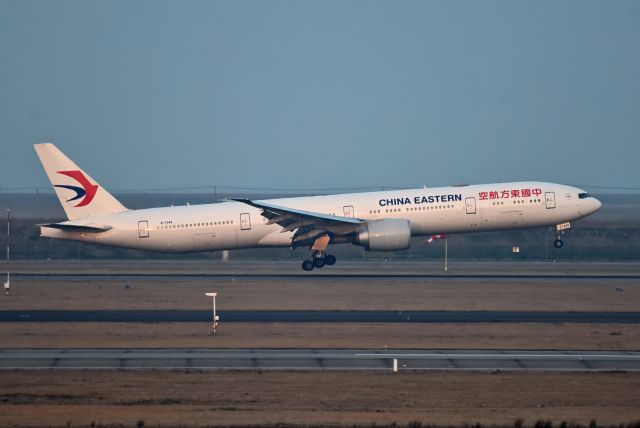 BOEING 777-300 (B-7349)