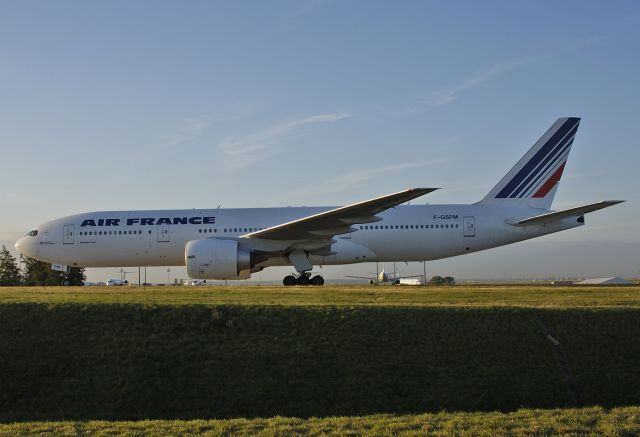 Boeing 777-200 (F-GSPM) - Air France - Boeing 777-228/ER C/N 30456/307 - F-GSPM - at CDG 2004-09-25.