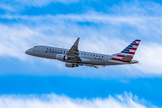 Embraer 175 (N515SY) - SkyWest Embraer 175 taking off from PHX on 12/16/22. Taken with a Canon R7 and Tamron 70-200 G2 lens.