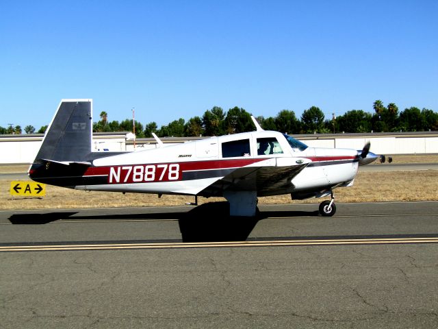 Mooney M-20 (N78878) - Taxiing to ramp