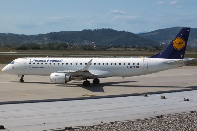 Canadair Regional Jet CRJ-200 (D-AECE) - Apron catch in Graz, LOWG.