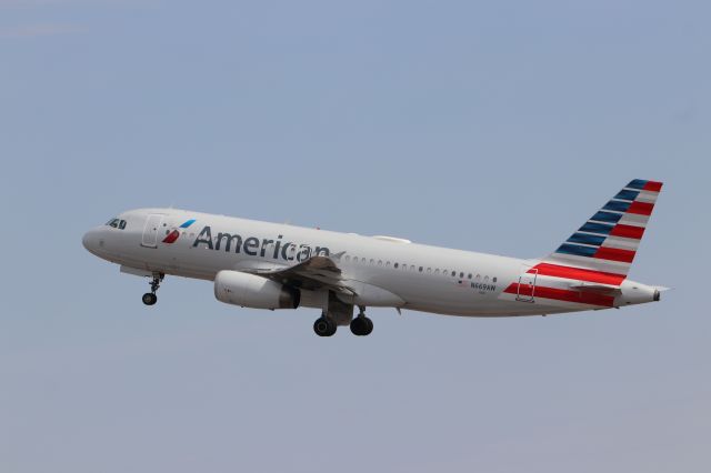 Airbus A320 (N669AW)