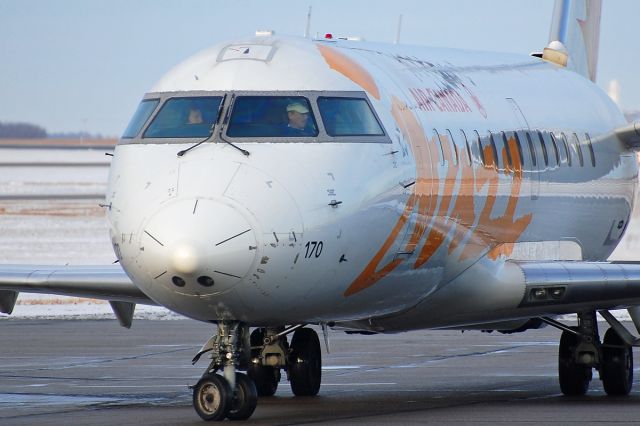 Canadair Regional Jet CRJ-200 (C-GOJA)