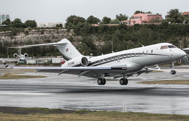 Bombardier Global 5000 (N724MF)