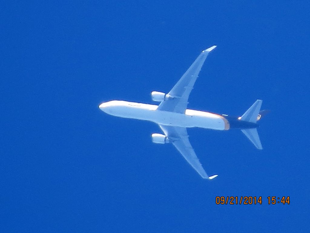 BOEING 767-300 (N353UP) - UPS flight 858 from SDF to ABQ over Baxter Springs Kansas (78KS) at 36,000 feet.