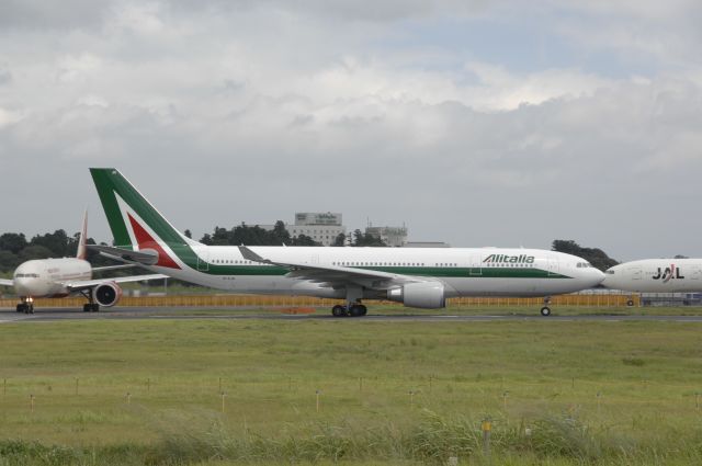 Airbus A330-200 (EI-EJH) - Departure at Narita Intl Airport 16R on 2010/8/11