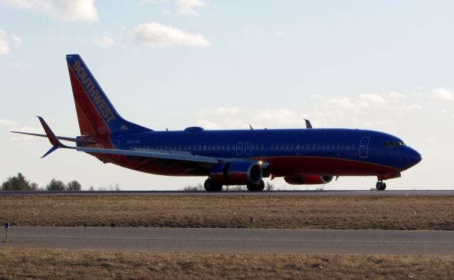 Boeing 737-800 (N8639B)