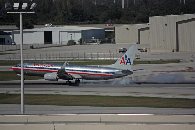 Boeing 737-800 (N989AN) - 05NOV2010