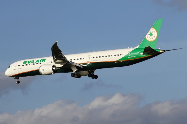 BOEING 787-10 Dreamliner (B-17803)