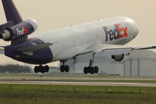 Boeing MD-11 (N527FE)