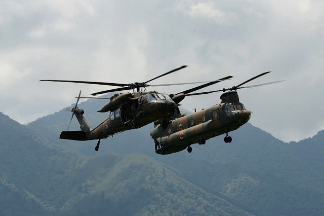 — — - UH-60JA & CH47J @ Mt,Fuji exercise area  br /JGSDF(Japan Grauund Self-Defense Force)