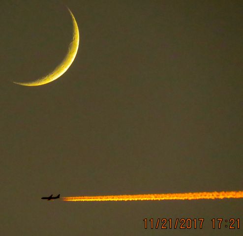 BOEING 767-300 (N152FE)