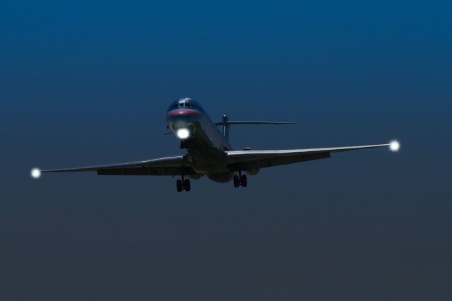 McDonnell Douglas MD-80 —