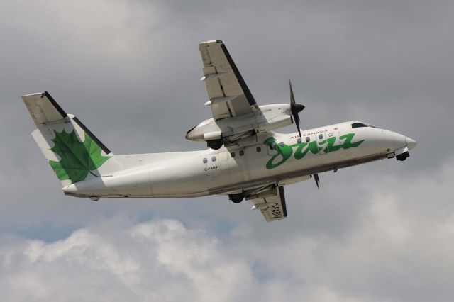 de Havilland Dash 8-400 (C-FABW) - CYUL