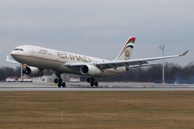 Airbus A330-300 (A6-AFB)