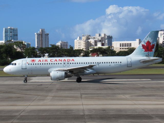 Airbus A320 (C-FTJQ)