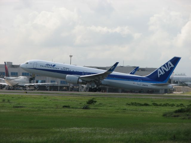 BOEING 767-300 (JA627A)