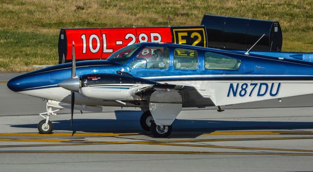 Beechcraft 55 Baron (N87DU) - Taxiing in after an engine run test after maintenance. 