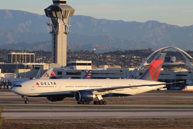 BOEING 777-200LR (N704DK)