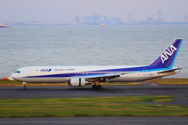 BOEING 767-300 (JA8578)