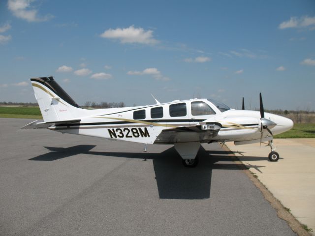 Beechcraft Baron (58) (N328M)