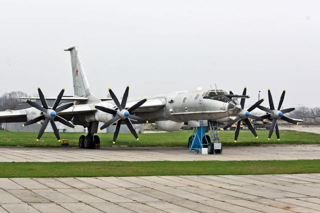 Tupolev Tu-142 —