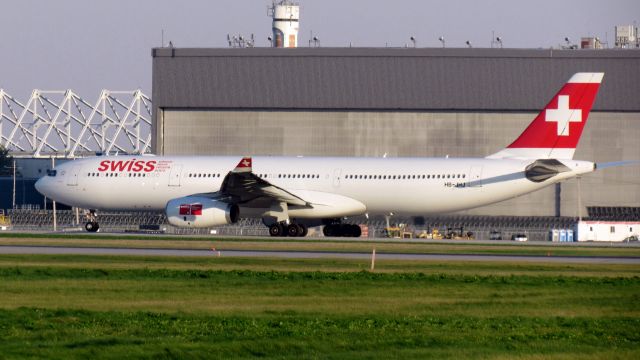 Airbus A330-300 (HB-JHJ)
