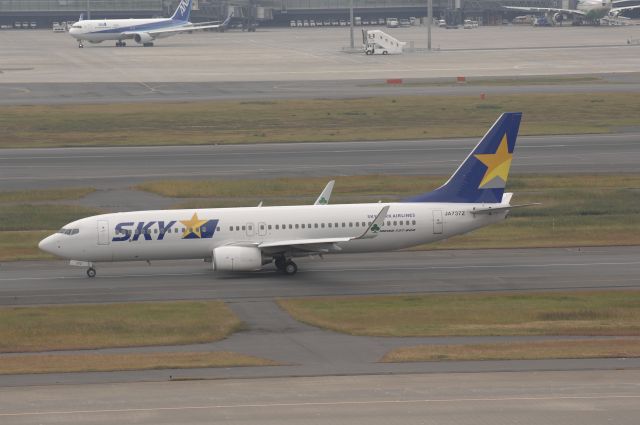 Boeing 737-800 (JA737Z) - Taxi at haneda Intl Airport on 2010/11/21