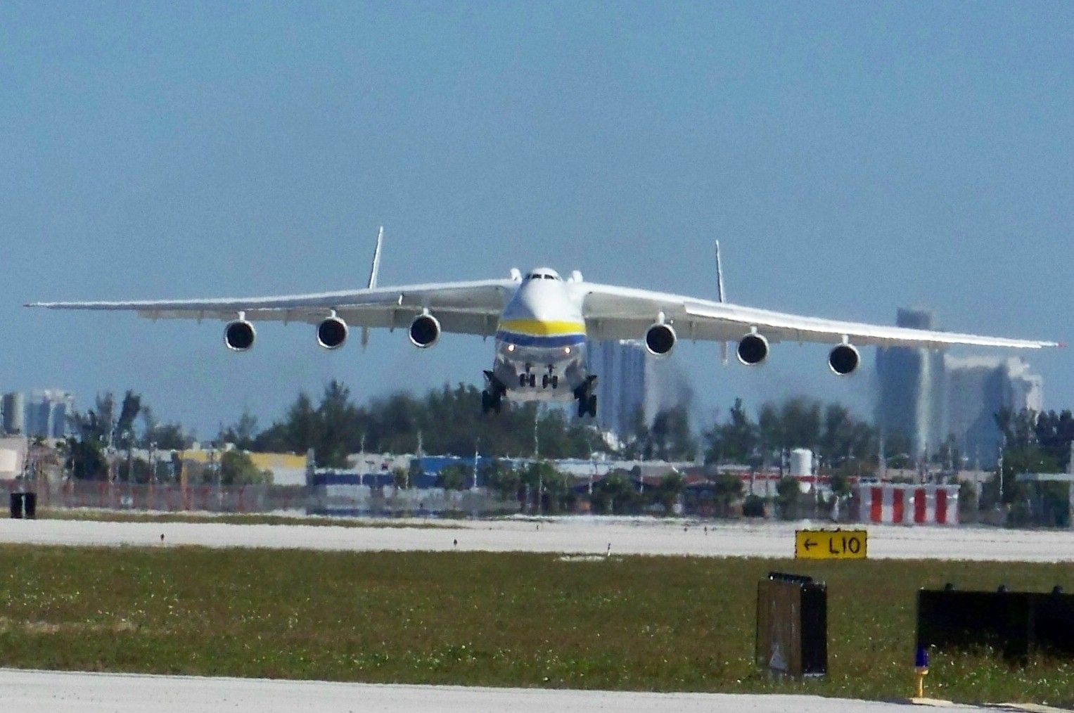 Antonov Antheus (UR-82060)