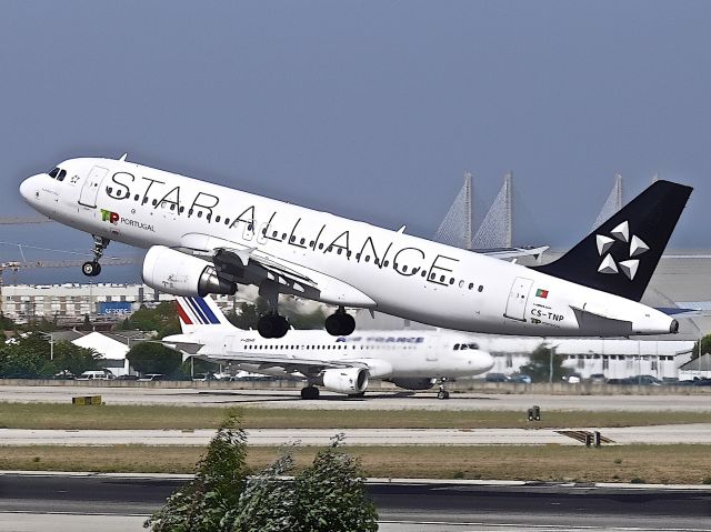 Airbus A320 (CS-TNP)