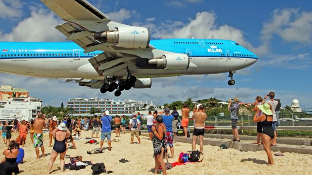 Boeing 747-400 (PH-BFN) - 01/12/2013. Incredible Maho Beach.