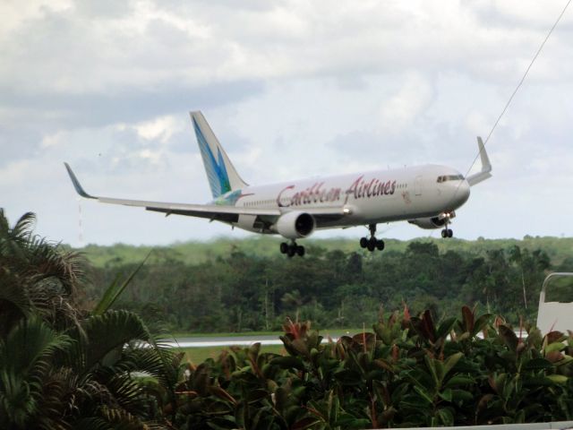 BOEING 767-300 (9Y-LGW)