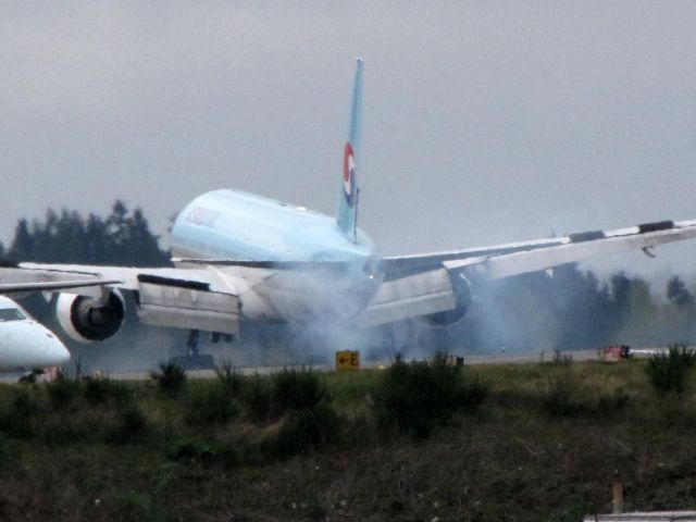 Boeing 777-200 (HL7765) - Watch some of our Korean Air Videos in HDbr /a rel=nofollow href=http://www.youtube.com/watch?v=MiW4dR9Io8Uhttp://www.youtube.com/watch?v=MiW4dR9Io8U/a