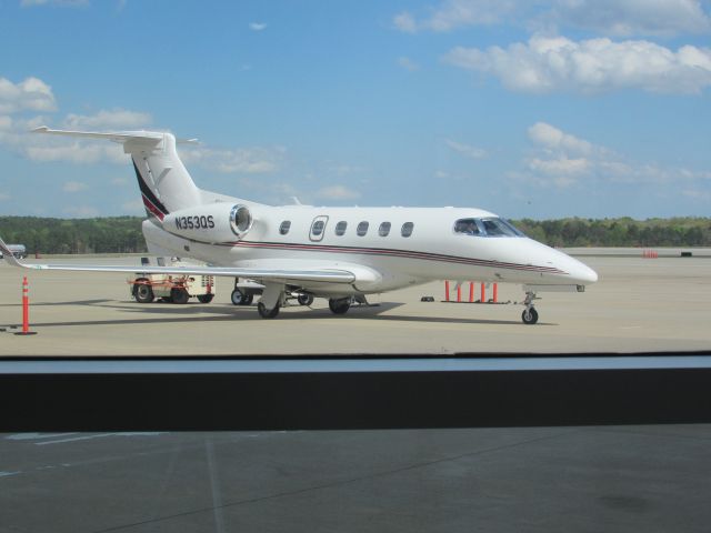 Embraer Phenom 300 (N353QS)