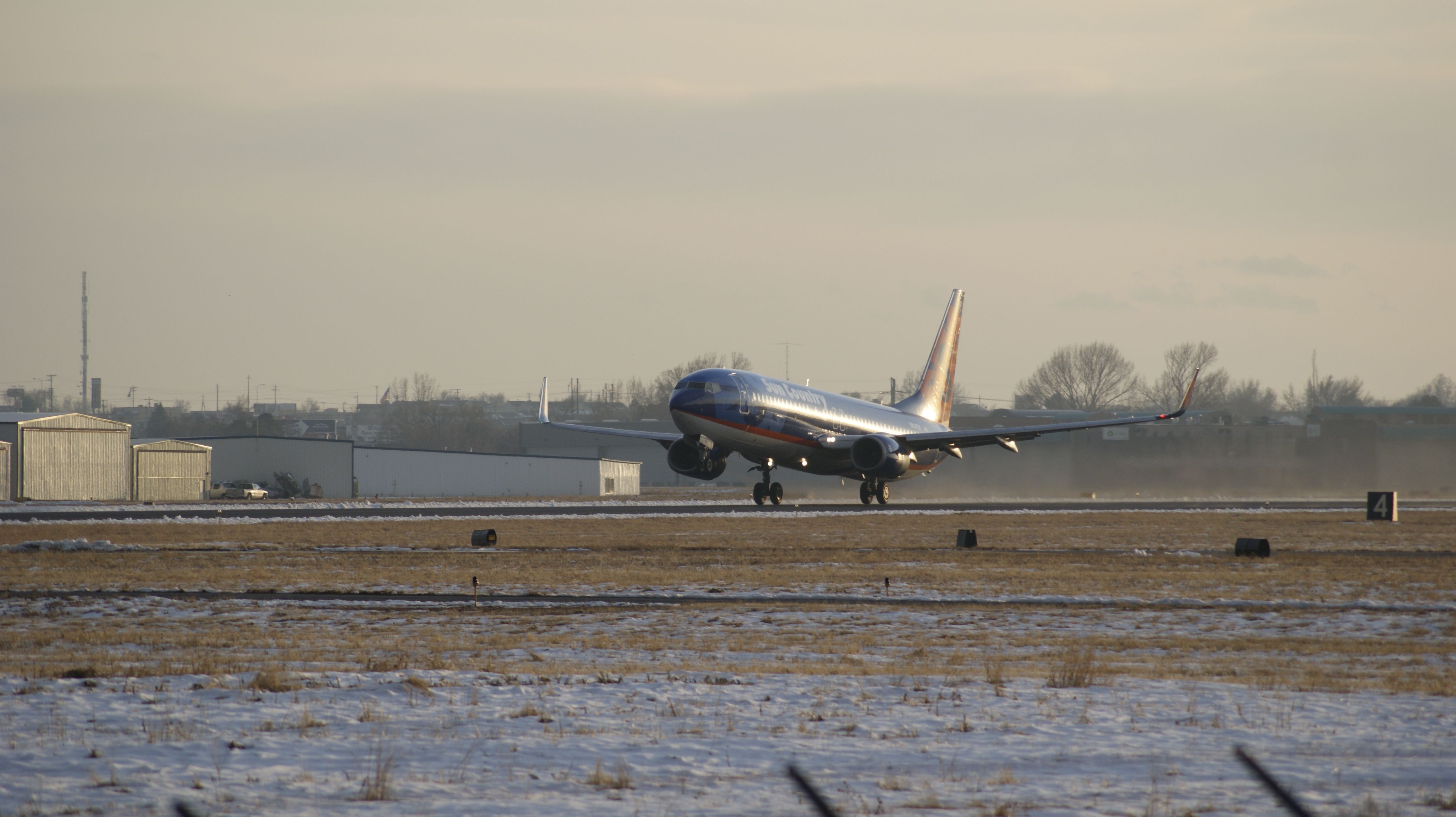 Boeing 737-800 (N814SY) - KOGD