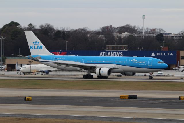 Airbus A330-200 (PH-AOC)