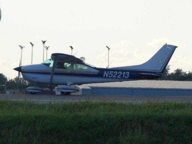 Cessna Skylane (N52213)