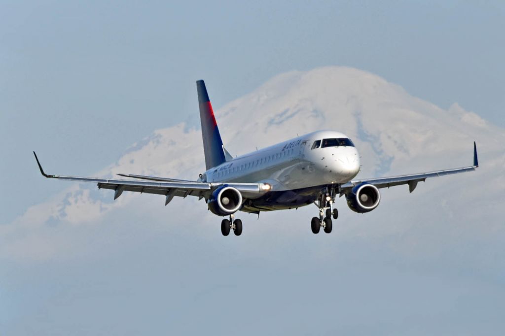 Embraer 170/175 (N624CZ)