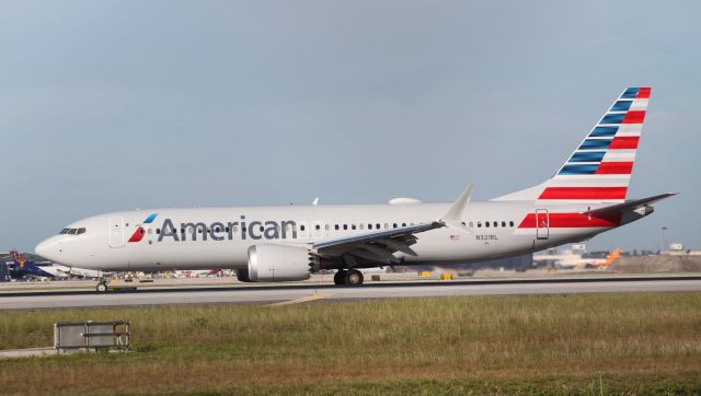 Boeing 737 MAX 8 (N321RL) - We saw this 737 max 8 again this evening the 12th of August, 2018 at Miami International Airport. It had just landed. 