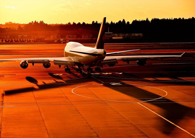 Boeing 747-400 (N674US)