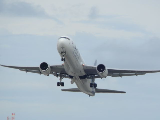 BOEING 767-300 (N418LA)